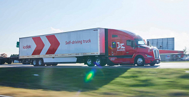 Сенат Калифорнии предлагает запретить грузовики без водителя